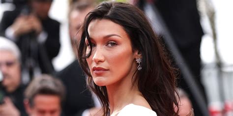 bella hadid nuda|See Bella Hadid Pose Topless with Lavender in a Dreamy Photo。